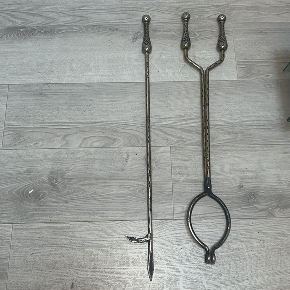 Vintage Adams Company Iowa Goldtone and Black Fireplace Tool Set - Picture 7 of 16